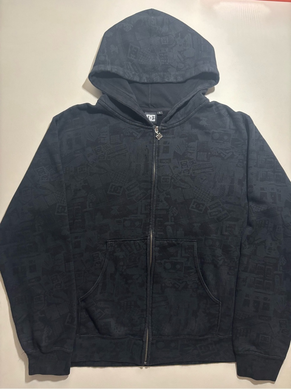 RARE 1/1 on market dc shoes all over print 2000s skate hoodie pendant on zip up